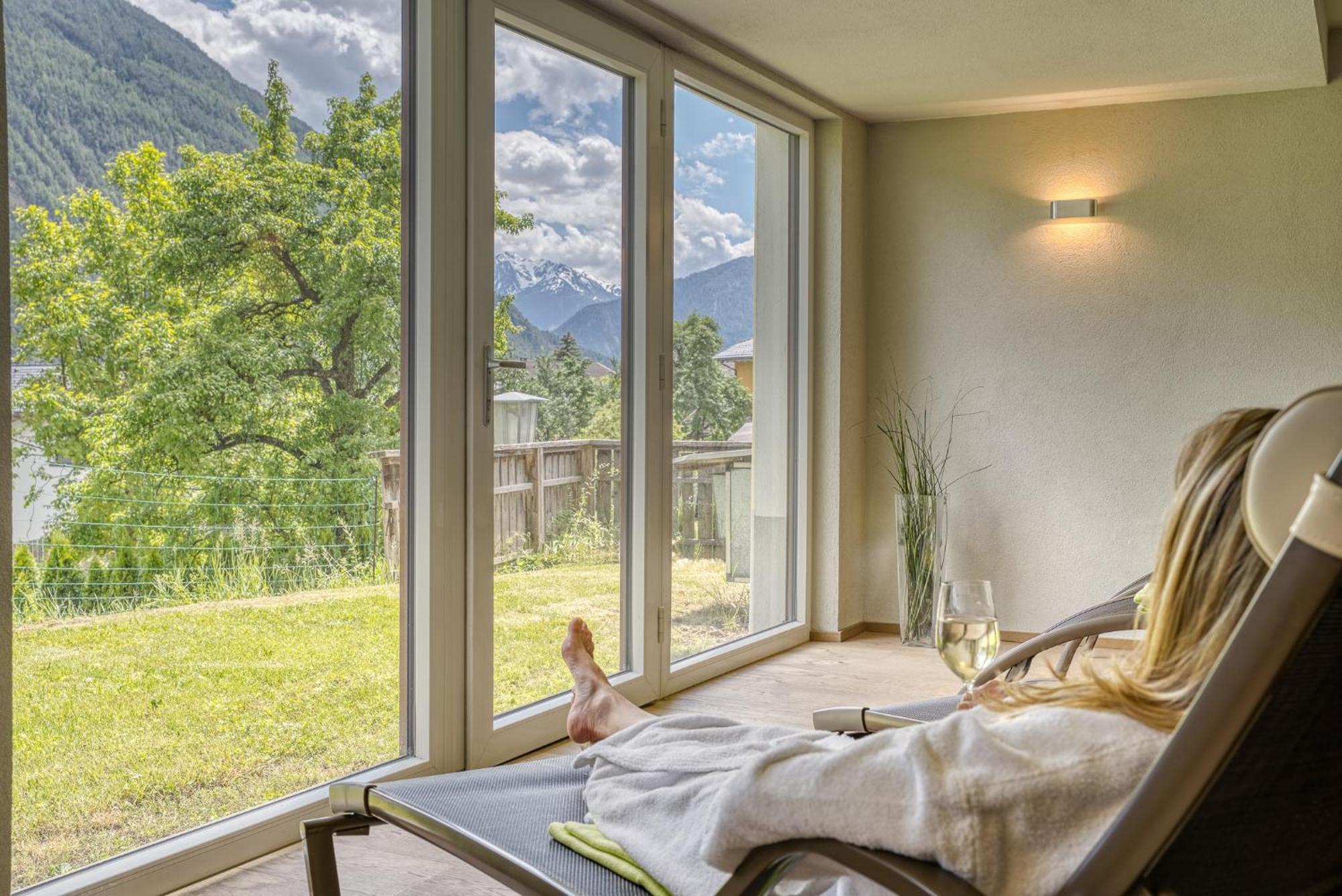 Hotel Zum Lamm Tarrenz Exterior foto