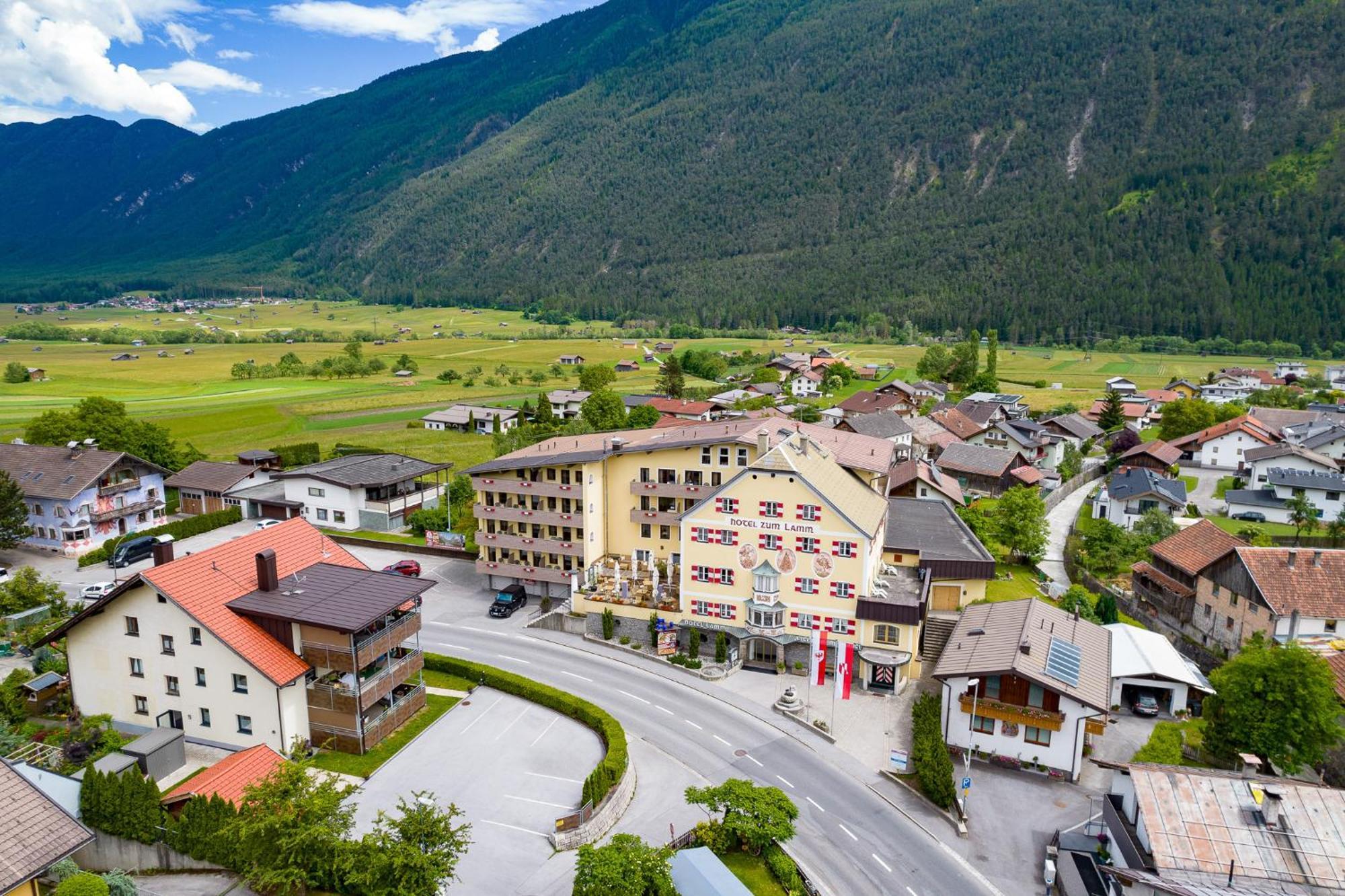 Hotel Zum Lamm Tarrenz Exterior foto
