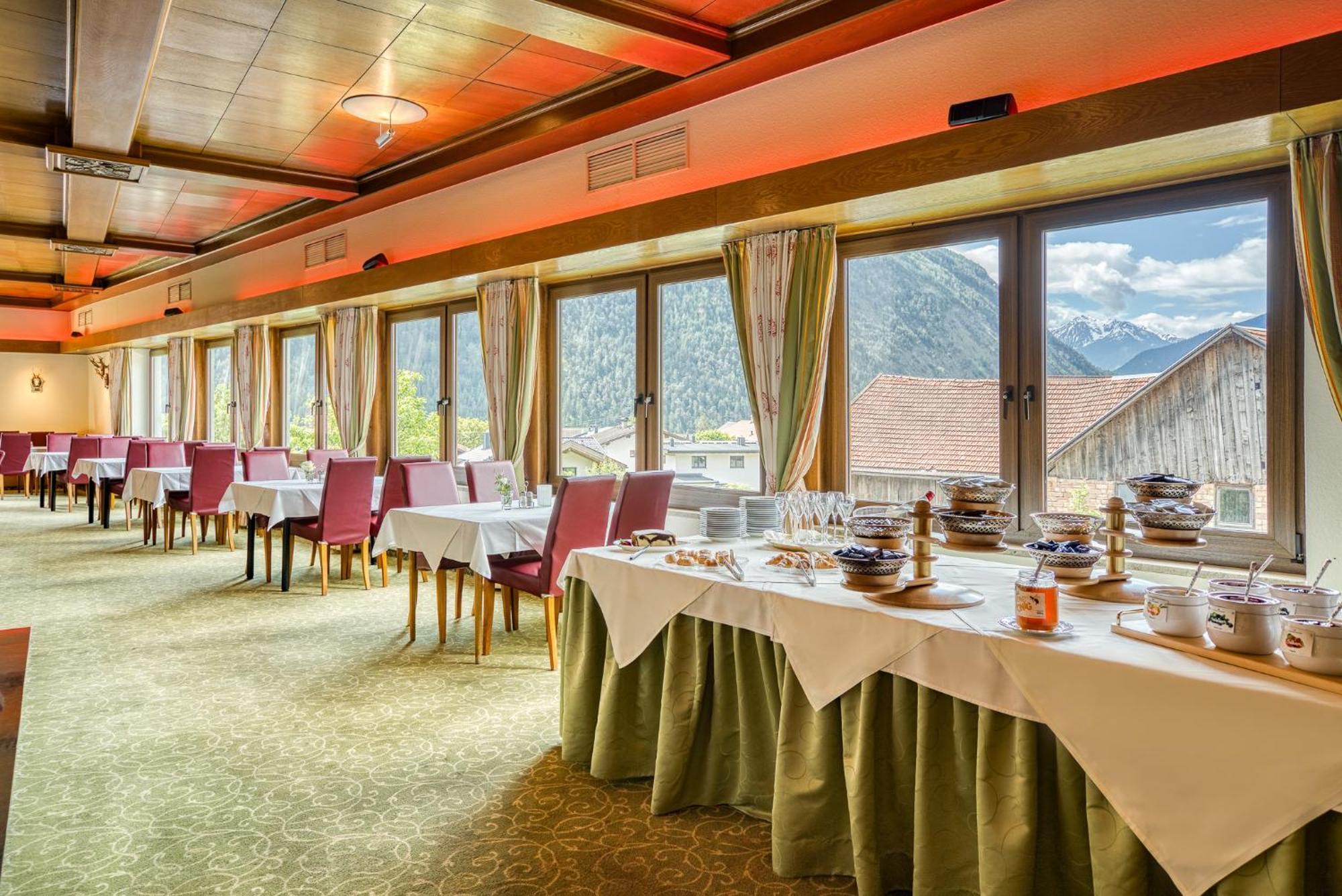 Hotel Zum Lamm Tarrenz Exterior foto